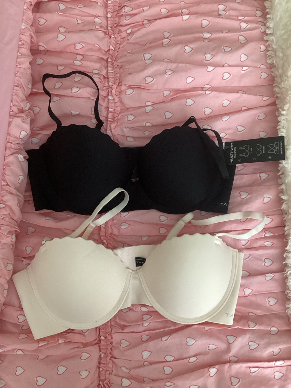 New (2) Tahari Black and White Scalloped Edge Moulded Bras